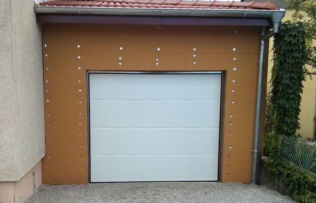 Agrandissement de maison : garage en ossature bois avec enduit extérieur